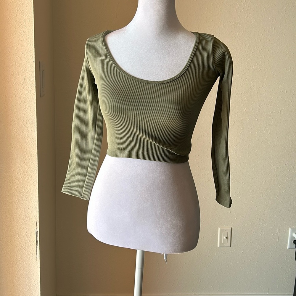 Green ribbed long sleeves crop top